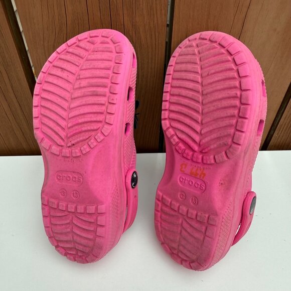 Pink Crocs Classic Clogs with Fun Kibbitz Charms Size C13 - Picture 7 of 8